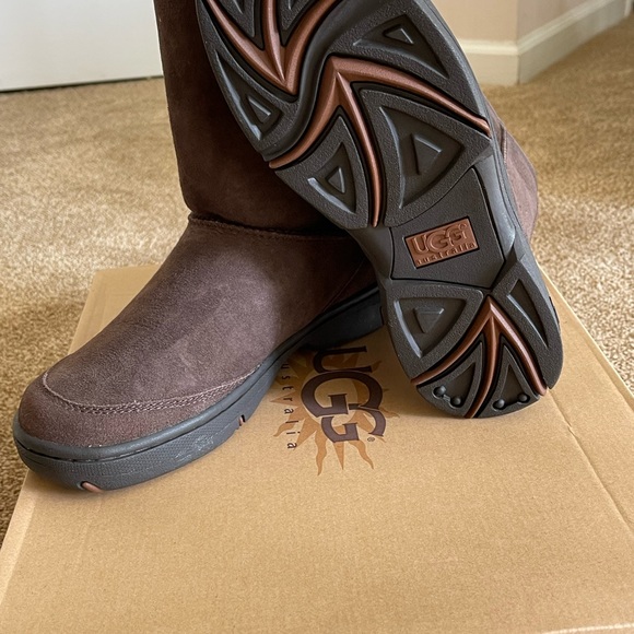 New UGG Ultra Short Chocolate - Picture 3 of 5